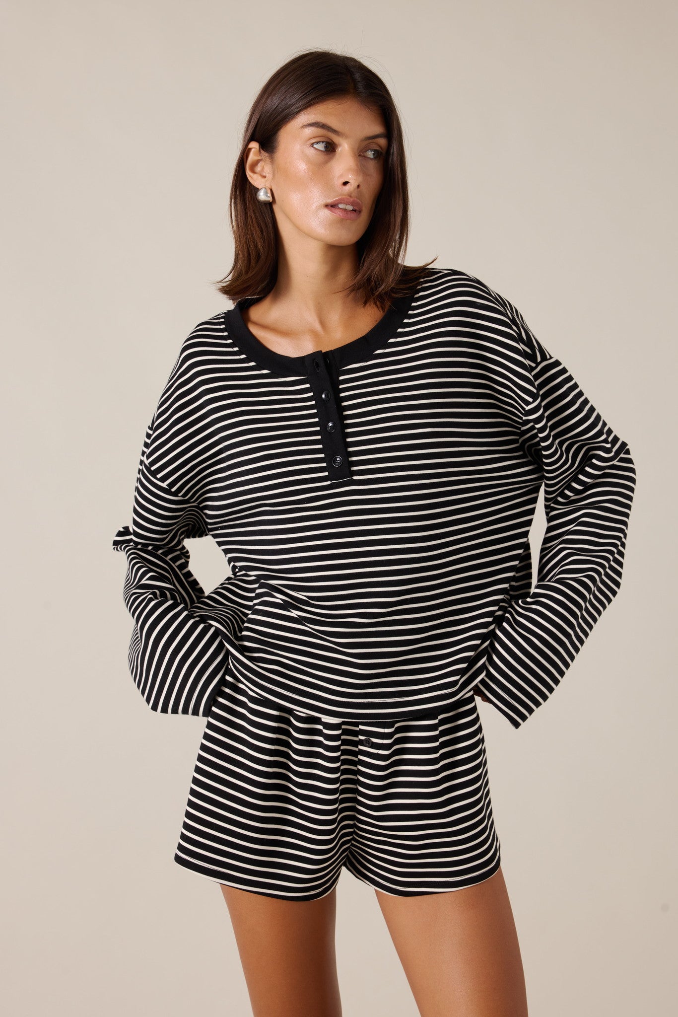 NIXIE SHORT - JET STRIPE